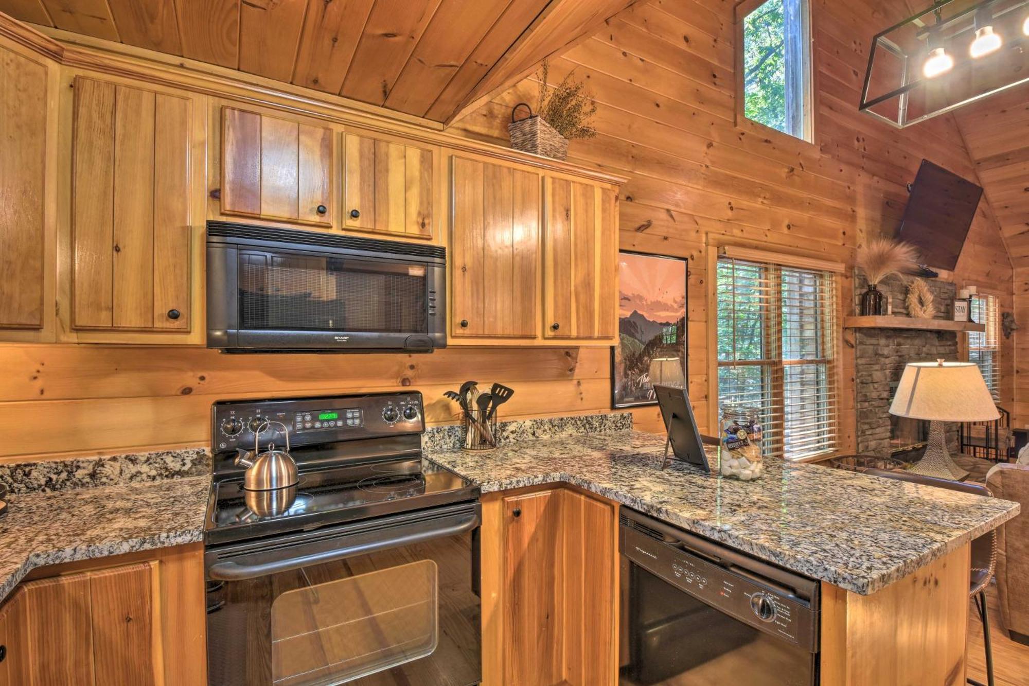Blue Ridge Cabin Hot Tub, Fire Pit And Grill! Eksteriør bilde